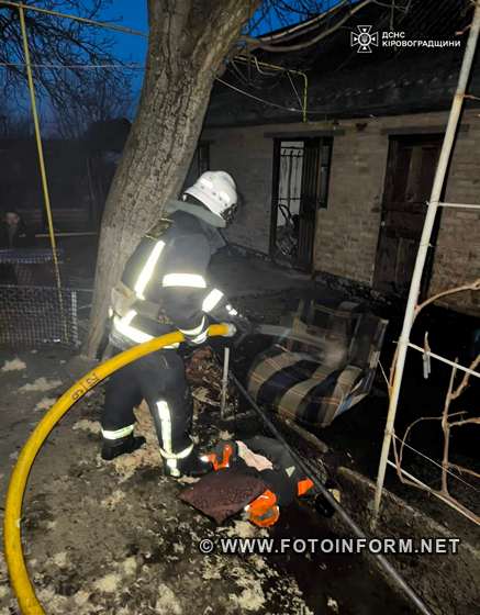 До Служби порятунку 101 надійшло повідомлення про пожежу на вул. Правди смт Новоархангельськ. 